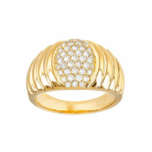 anello in oro con pavé di diamanti