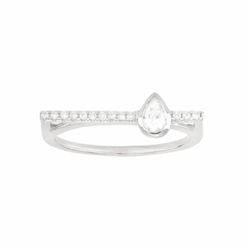 anello con linea di diamanti e pera