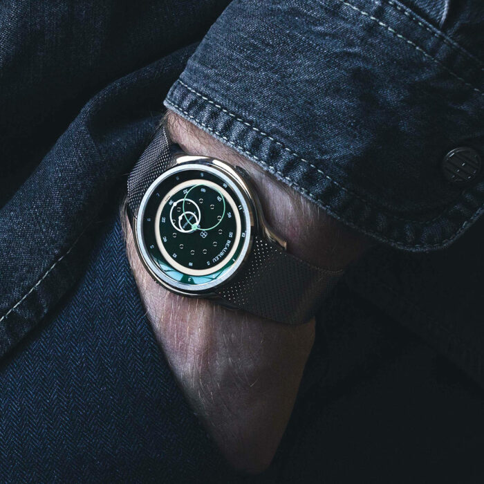 orologio con lancette rotonde